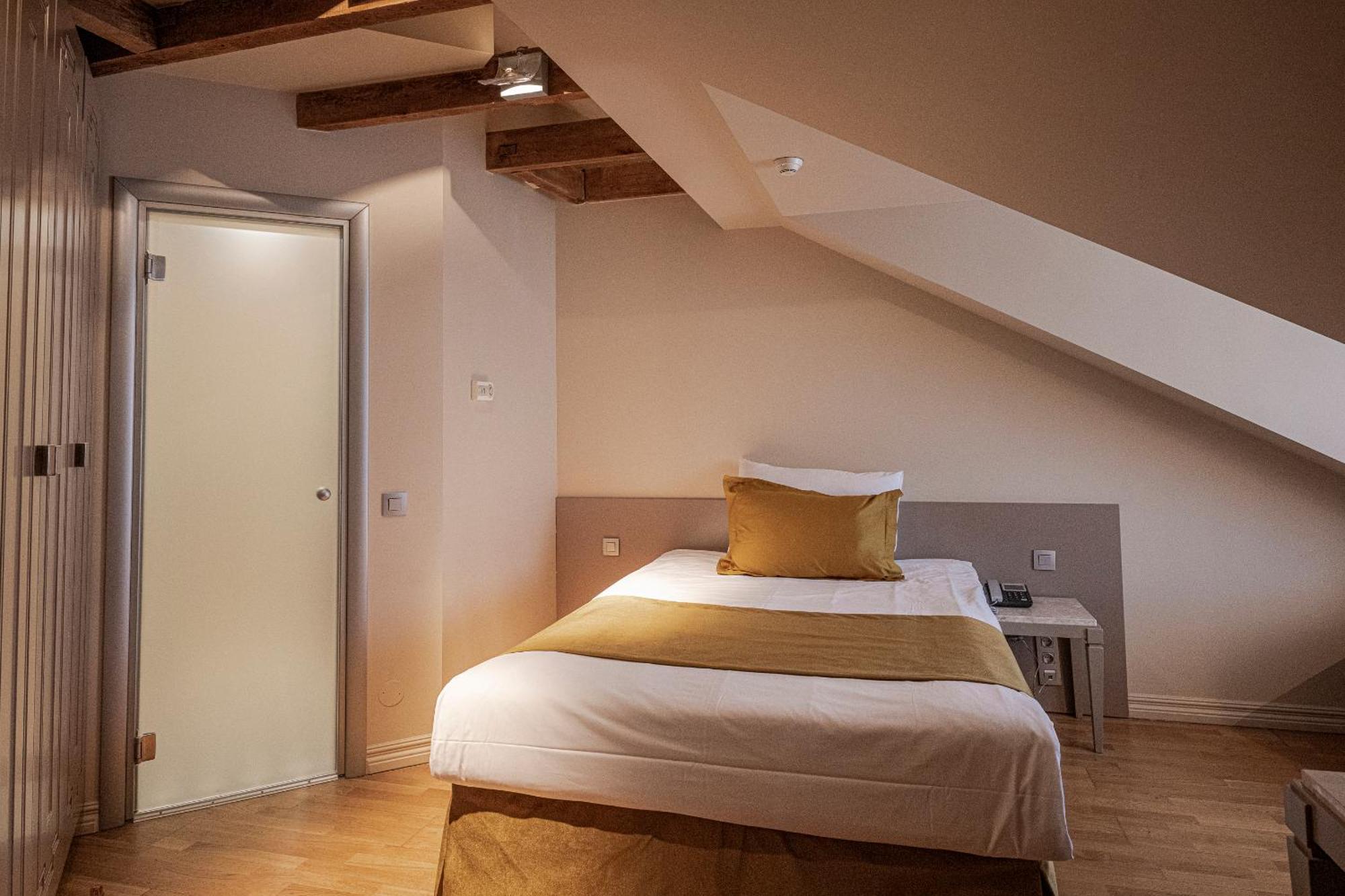 Deluxe Single Room